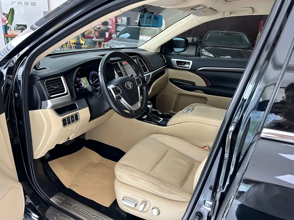 Toyota Highlander 2015 2.0T Luxury 7 мест