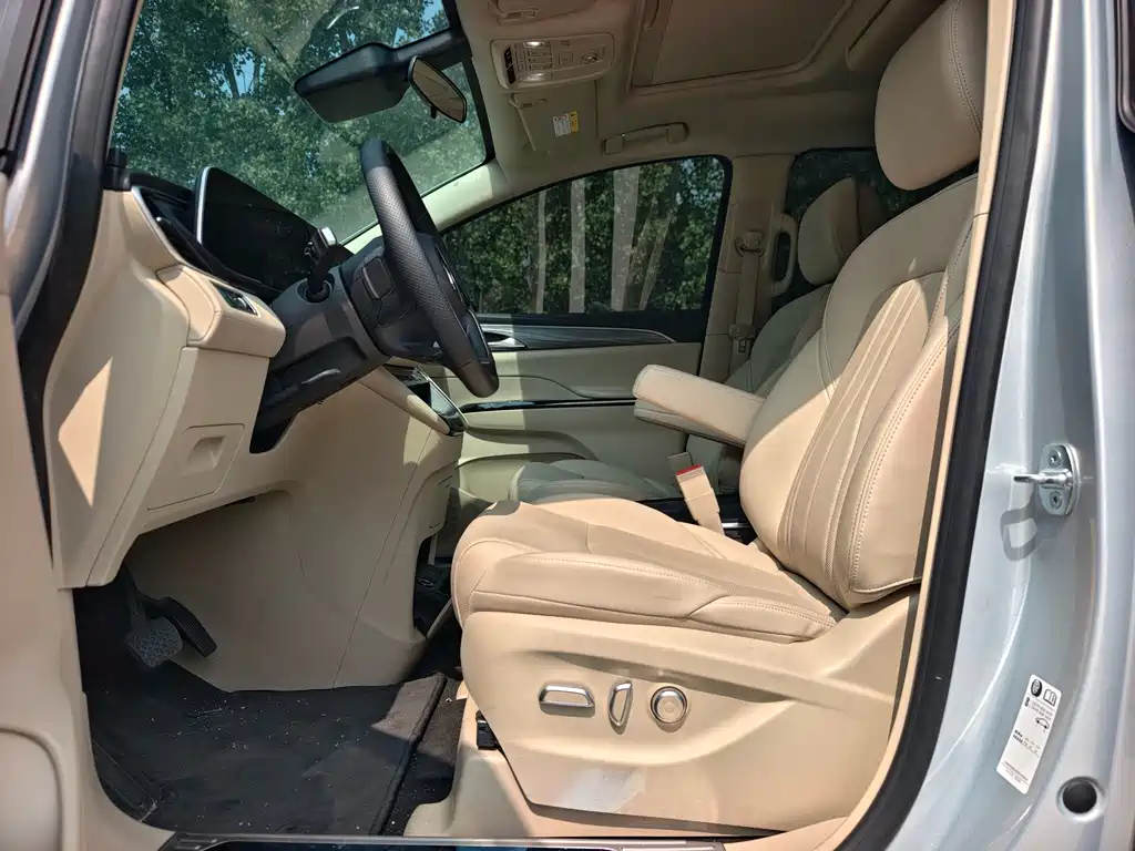 Buick GL8 Hybrid — миниатюра 5