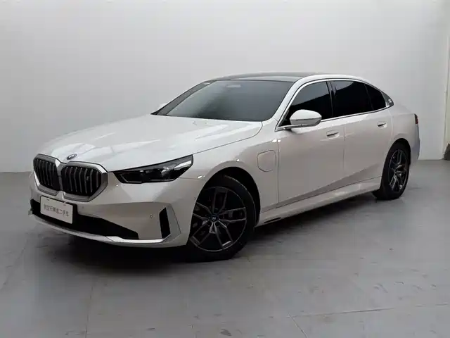 BMW i5