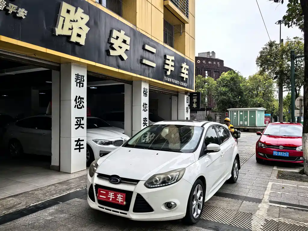 Ford Focus 2012 Hatchback 2.0L Auto Luxury Sport Type