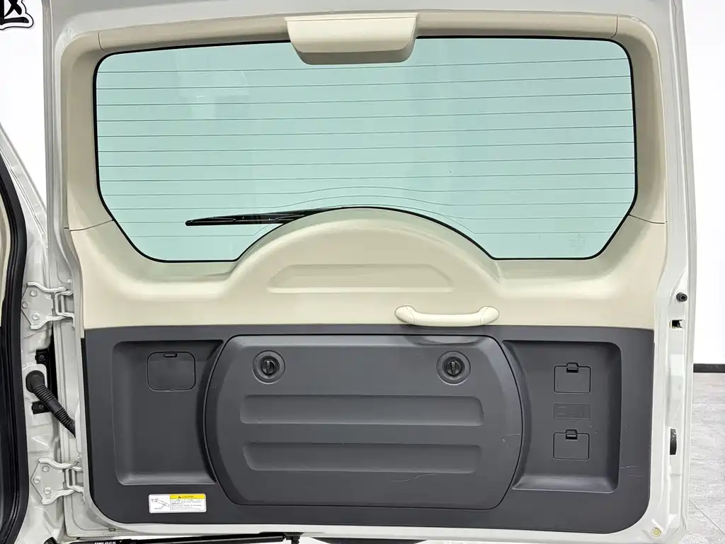 Mitsubishi Pajero (Import) — миниатюра 15