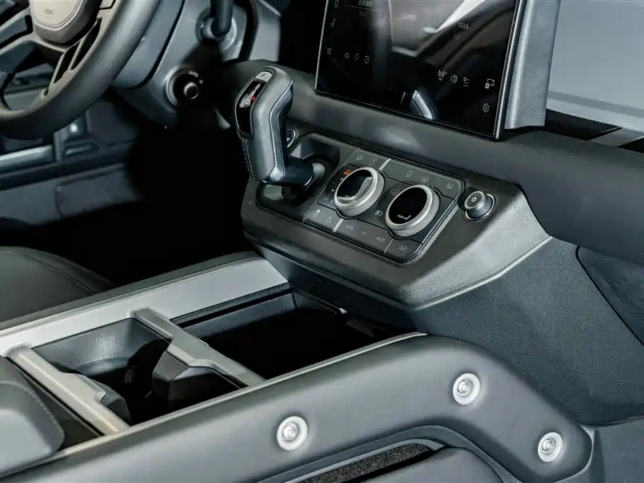 Land Rover Defender — миниатюра 19