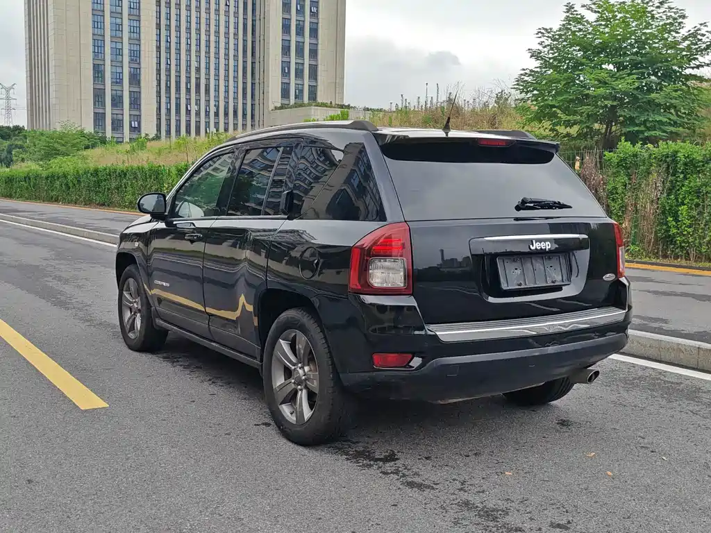 Jeep Compass (Import) — миниатюра 6