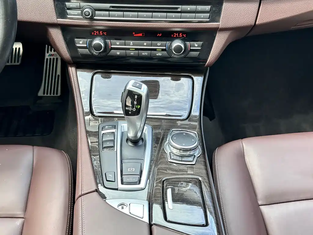 BMW 5 Series — миниатюра 13
