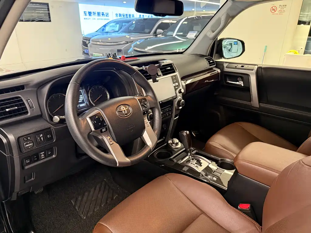 Toyota 4Runner 2022 4.0L AT