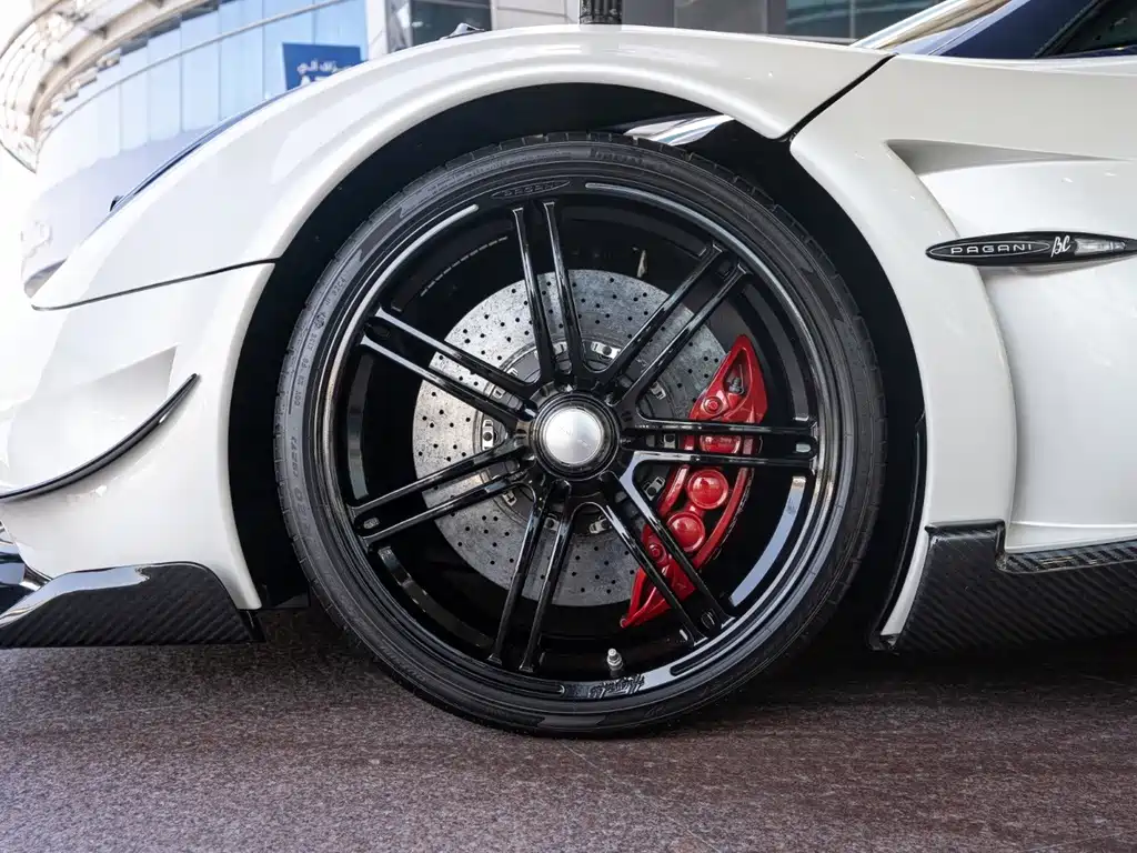 Pagani Huayra — миниатюра 9