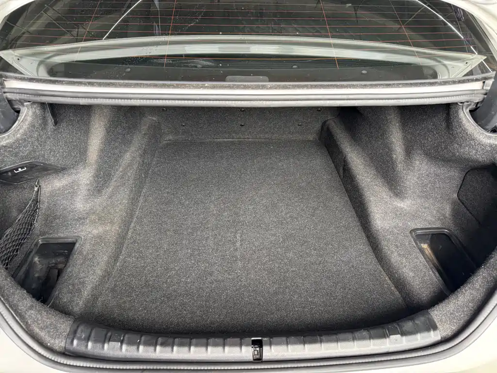 BMW 5 Series — миниатюра 11