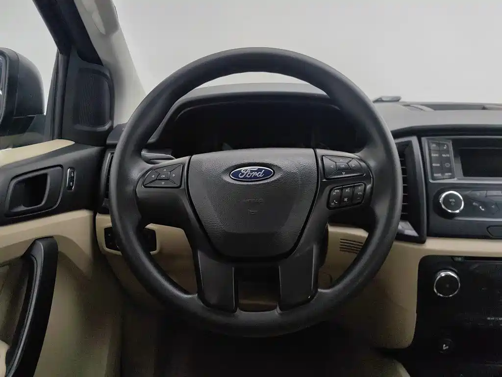 Ford Everest — миниатюра 11