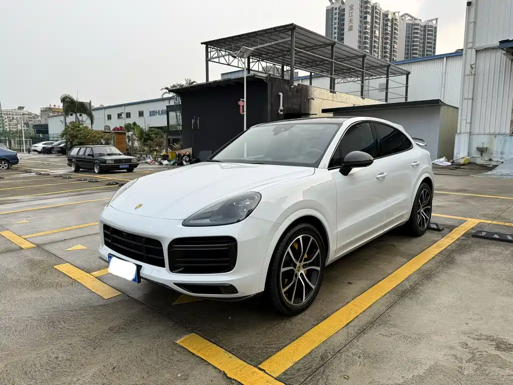 Porsche Cayenne 2022