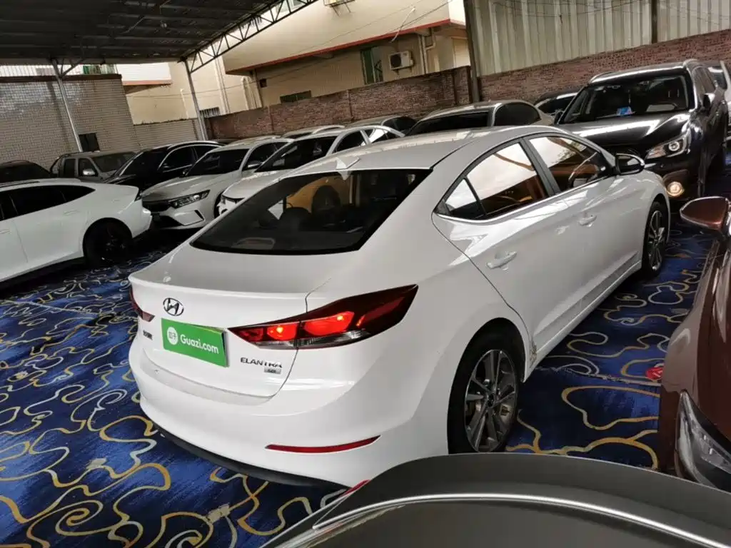 Hyundai Elantra — миниатюра 7