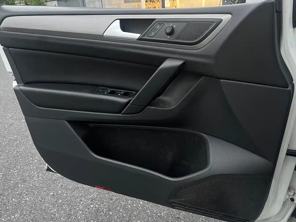 Volkswagen Golf Sportsvan — миниатюра 22