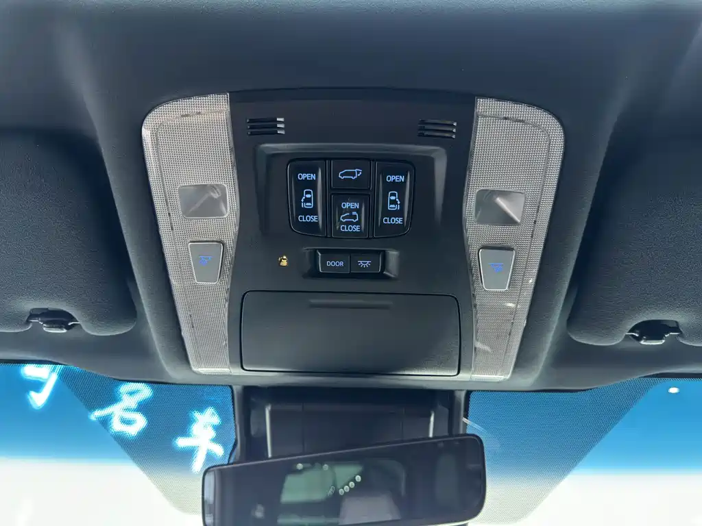 Toyota Vellfire — миниатюра 13