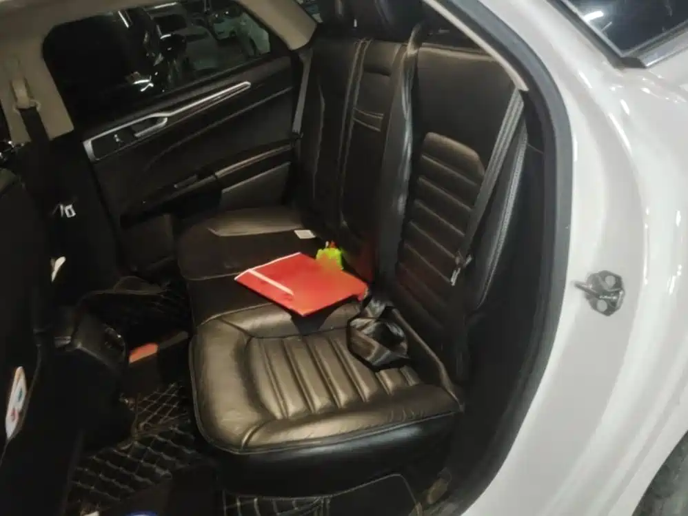 Ford Mondeo — миниатюра 14