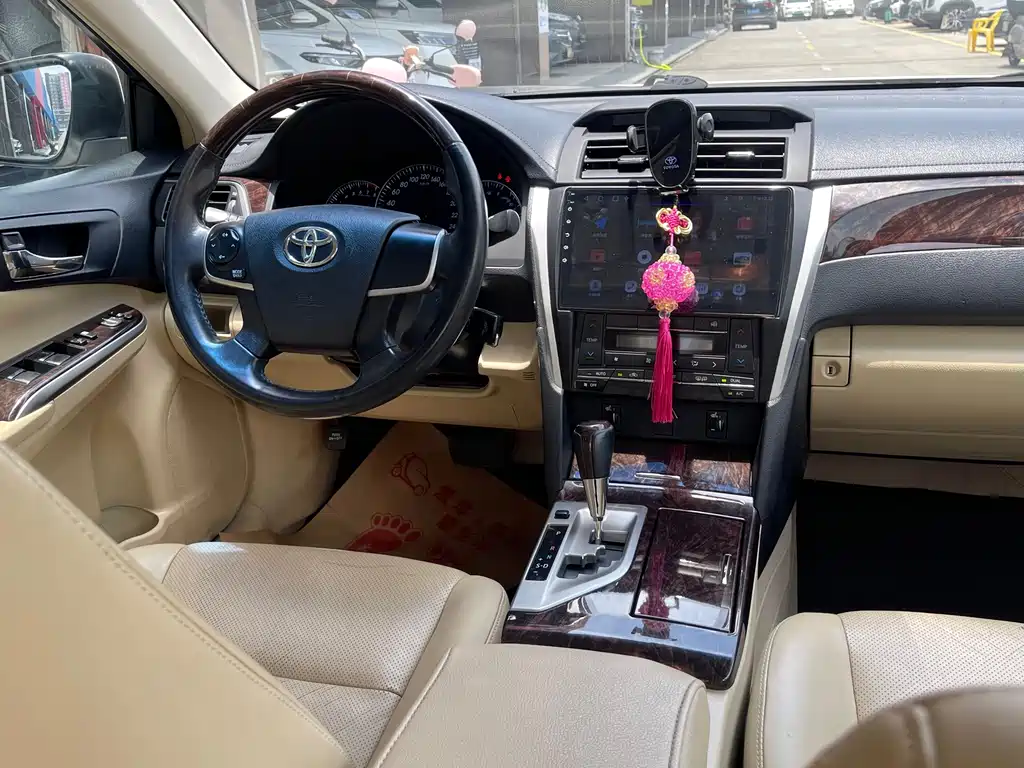 Toyota Camry — миниатюра 12