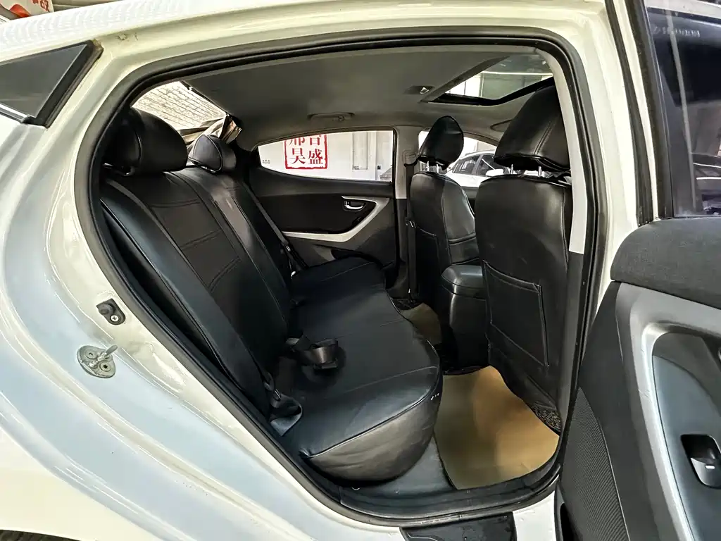 Hyundai Elantra Langdong 1.6L Manual Premium Type, фото 12