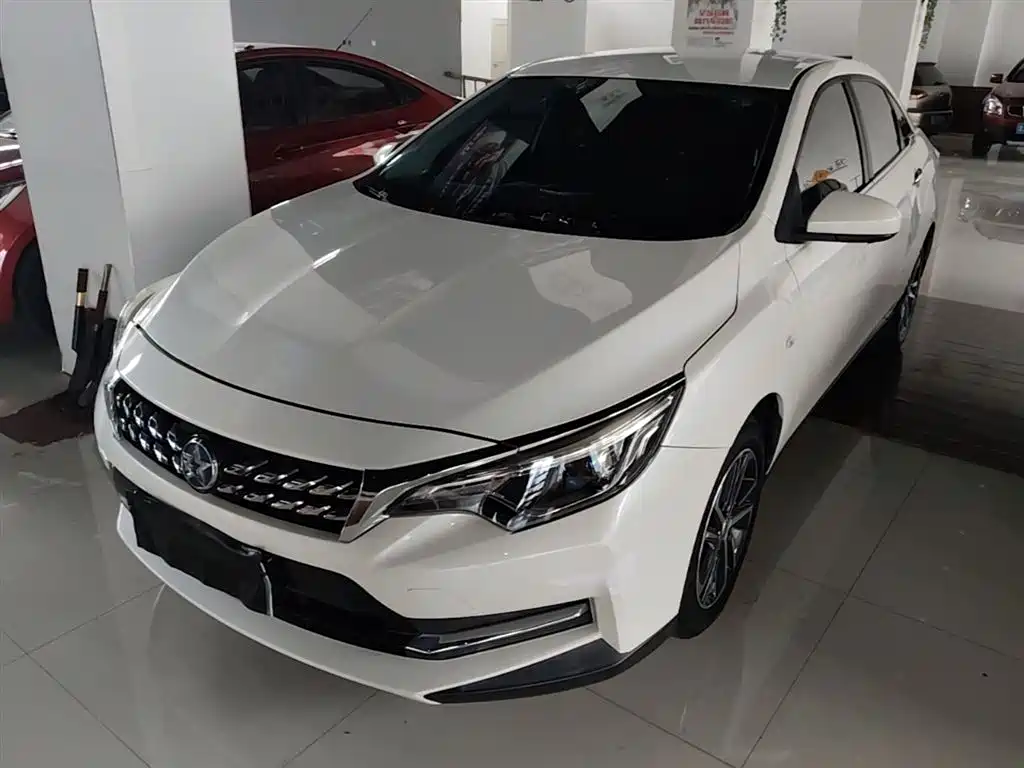 Купить Venucia D60