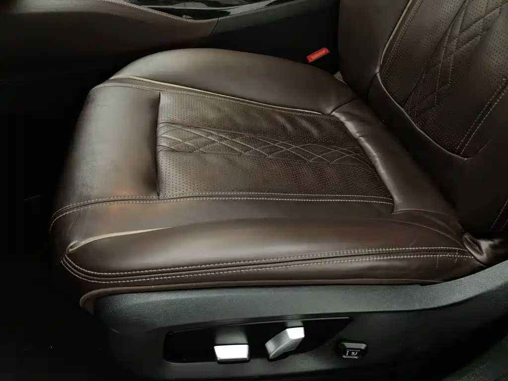 BMW 5 Series — миниатюра 20