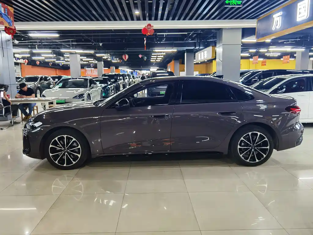 Audi A5L — миниатюра 3