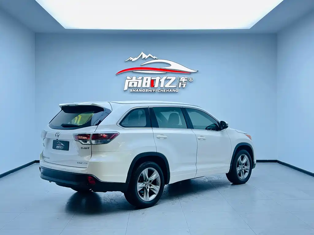 Toyota Highlander 2017 2.0T Luxury 7 мест