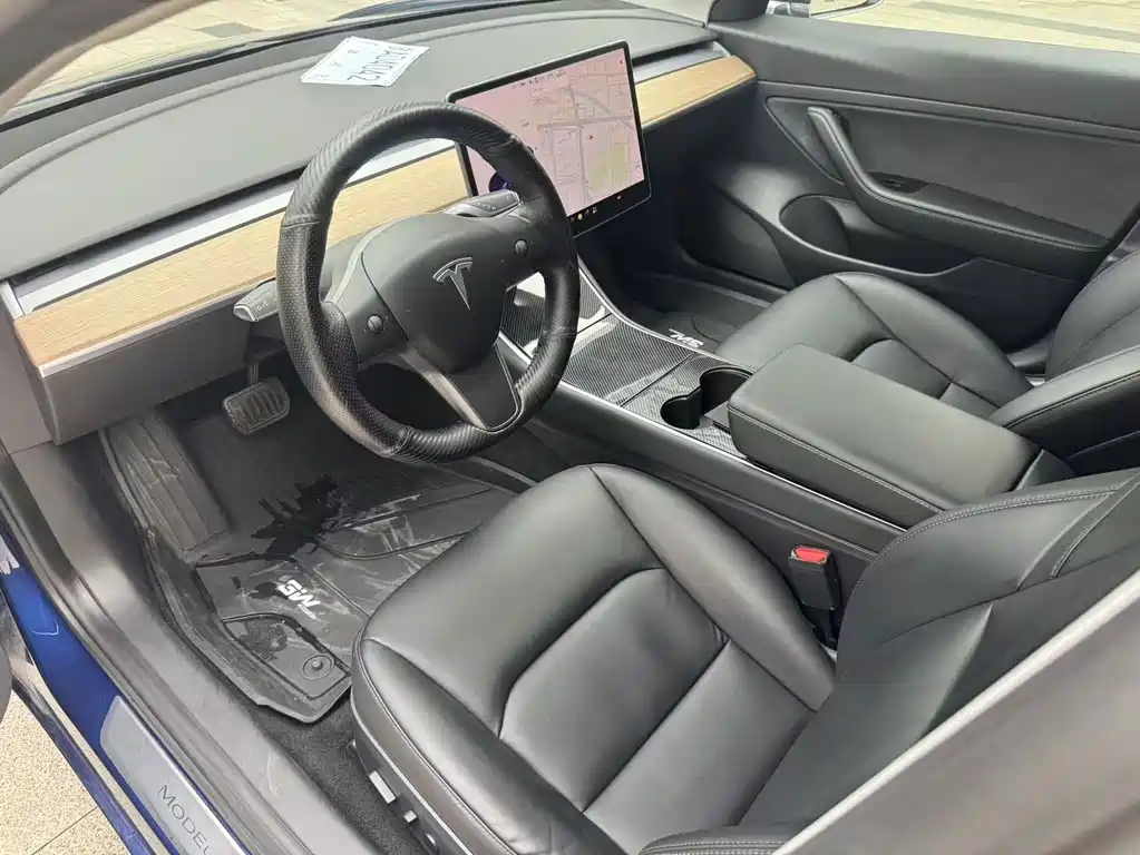 Tesla Model 3 — миниатюра 10