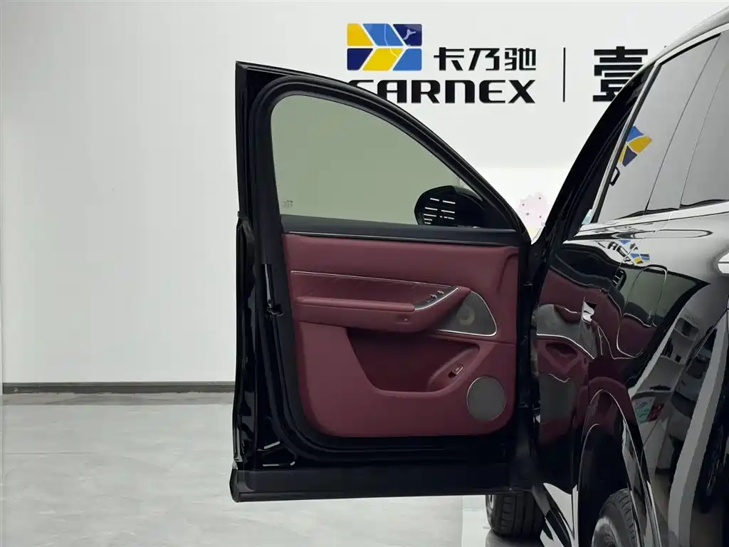 Aito M8 2025 Max+ 53.4kWh 5 мест (192 )