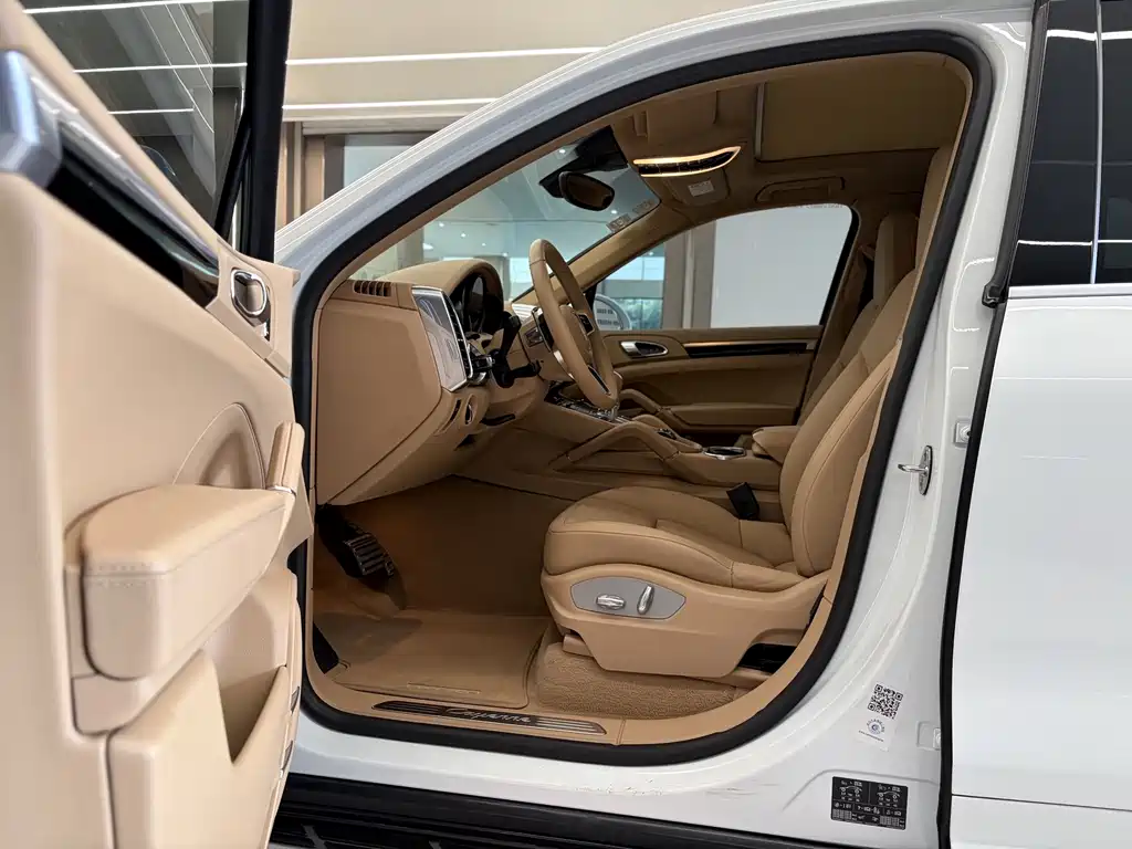 Porsche Cayenne — миниатюра 4