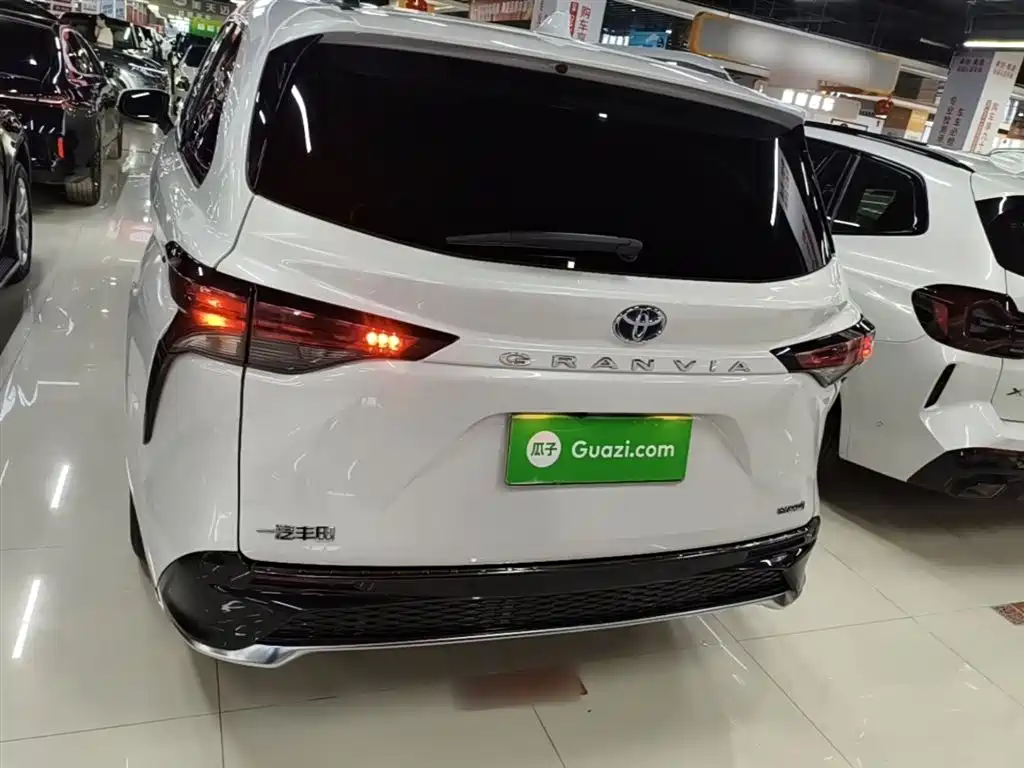 Toyota Granvia 2023 2.5L Luxury