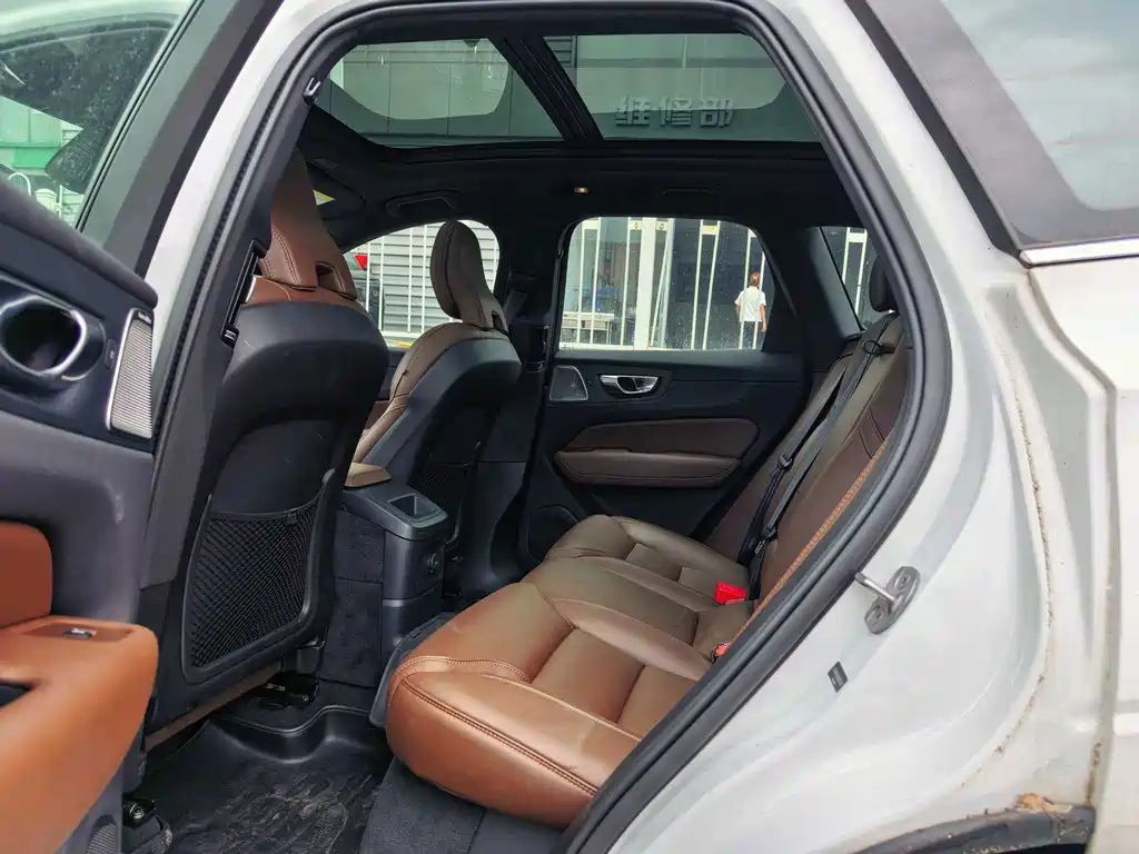 Volvo XC60 PHEV — миниатюра 12