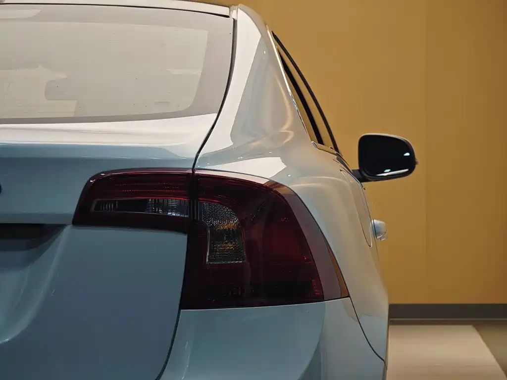 Volvo S60 — миниатюра 25