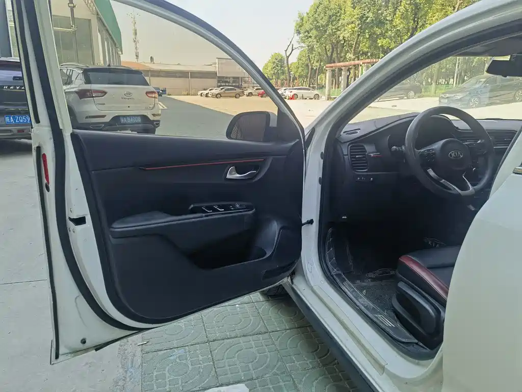 Kia KX Cross — миниатюра 13
