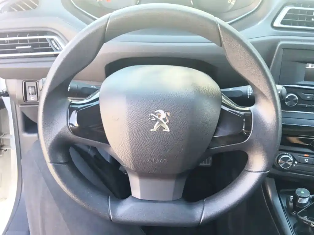 Peugeot 308 — миниатюра 11