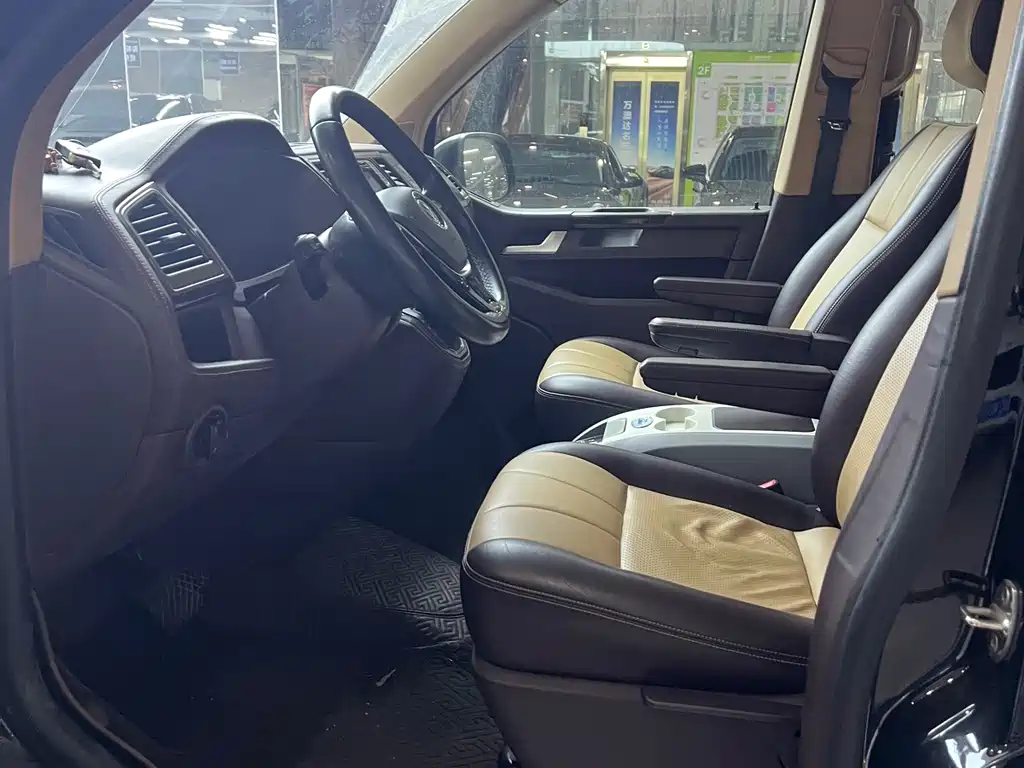 Volkswagen Caravelle — миниатюра 8