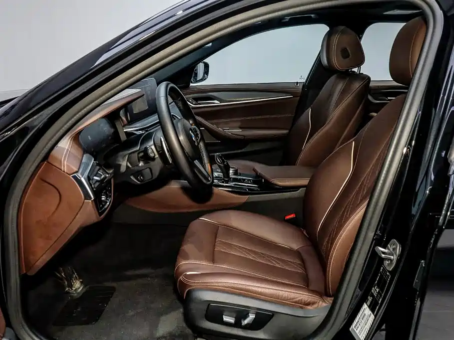 BMW 5 Series — миниатюра 9