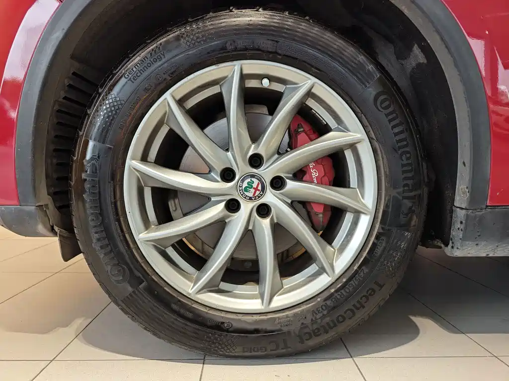 Alfa Romeo Stelvio — миниатюра 5