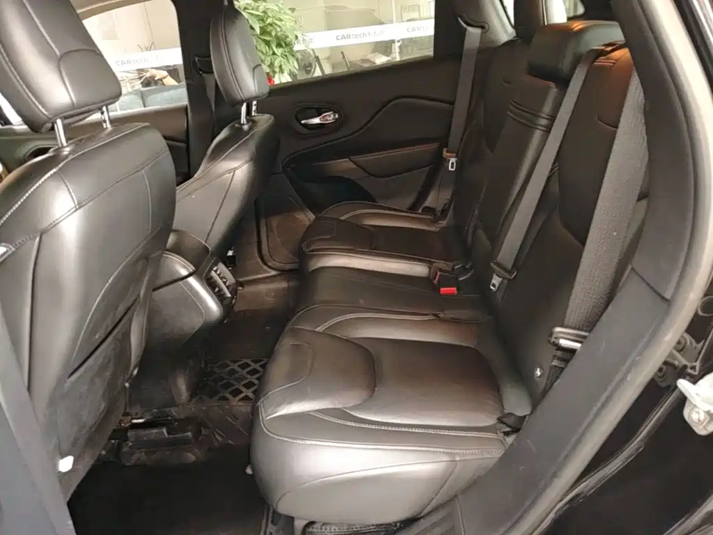 Jeep Cherokee — миниатюра 17