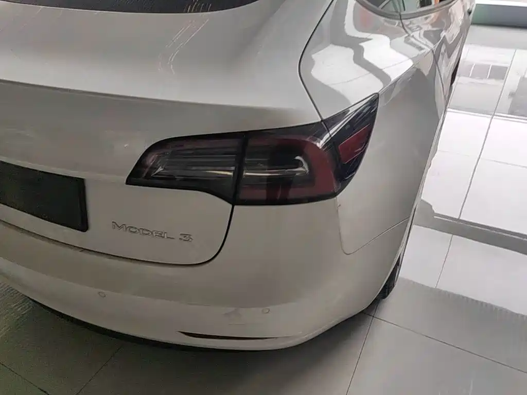 Tesla Model 3 — миниатюра 8