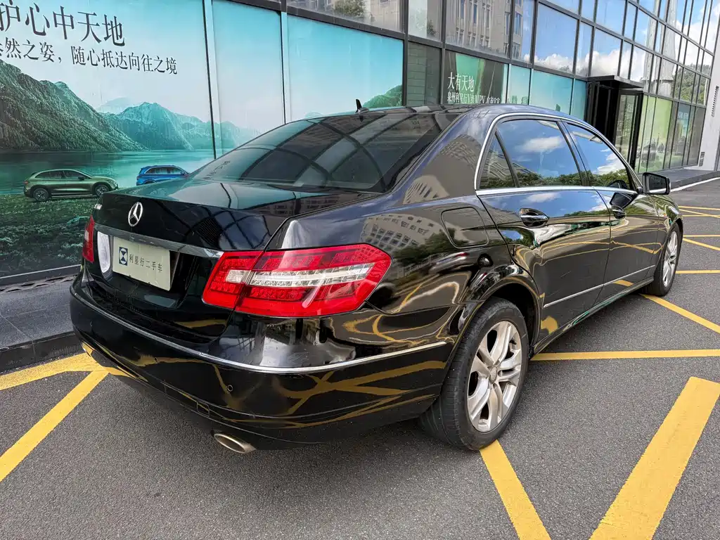 Mercedes-Benz E-Class — миниатюра 10