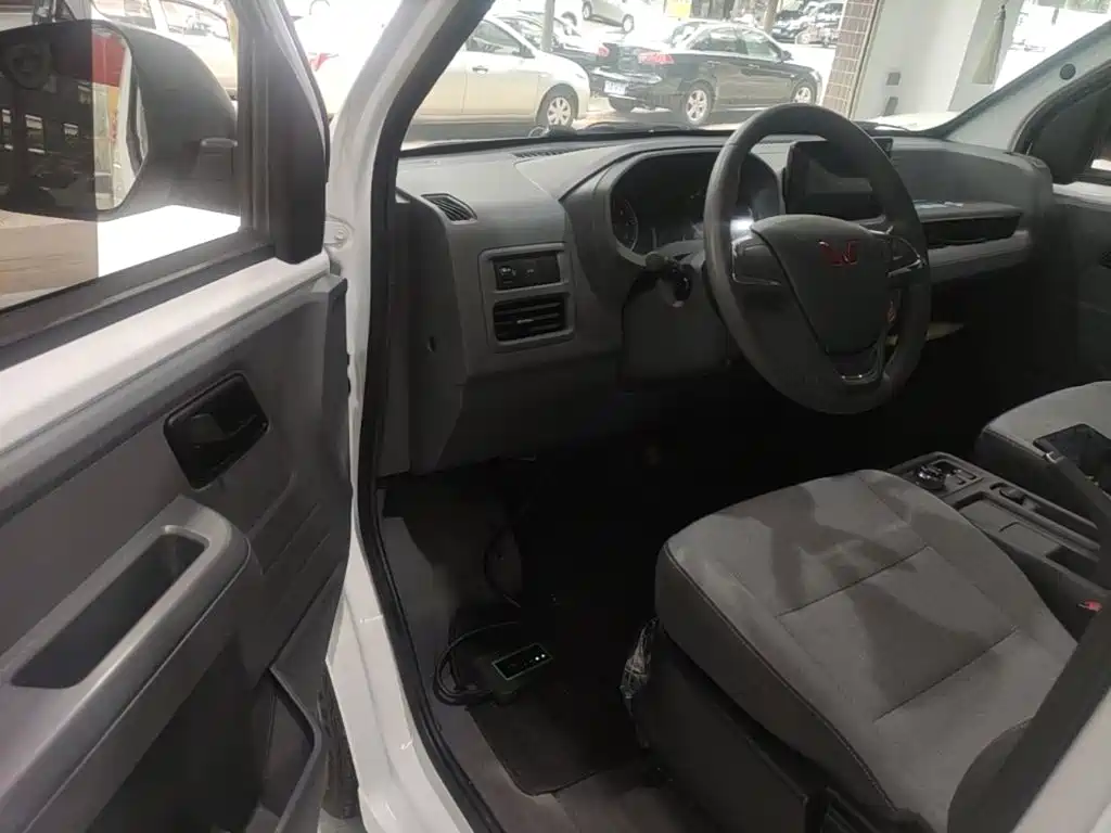 Wuling Yangguang — миниатюра 16