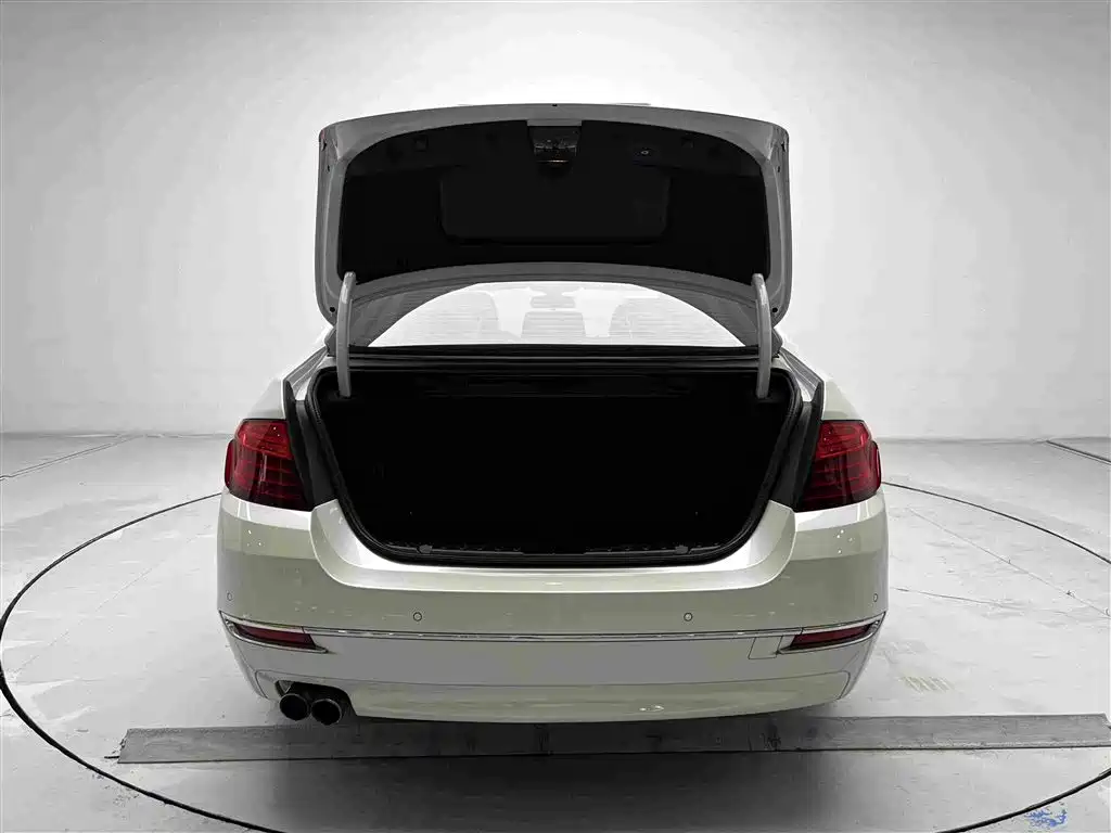 BMW 5 Series — миниатюра 15