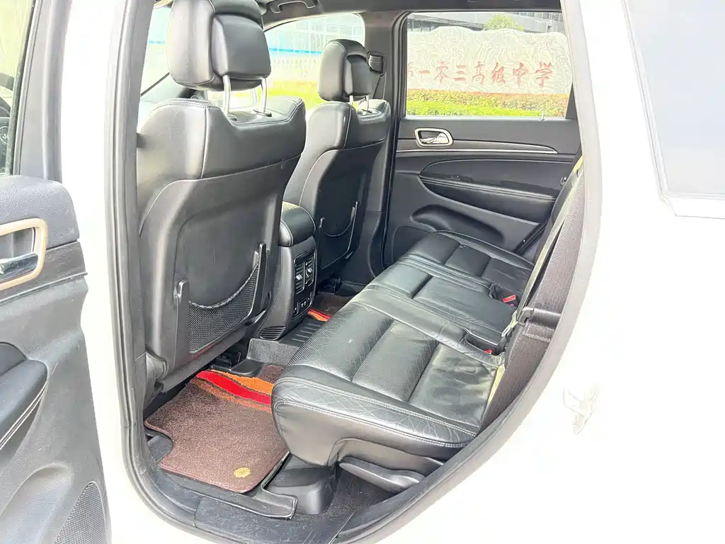 Jeep Grand Cherokee (Import) — миниатюра 14