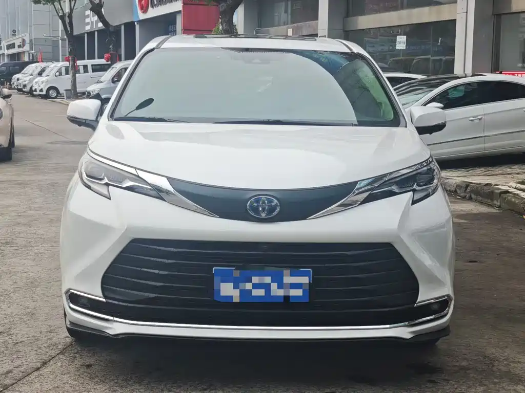 Toyota Sienna 2023 2.5L Luxury