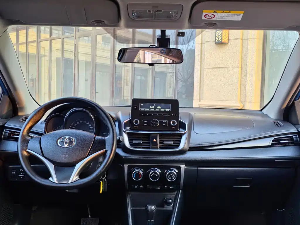 Toyota Yaris L - фото 10