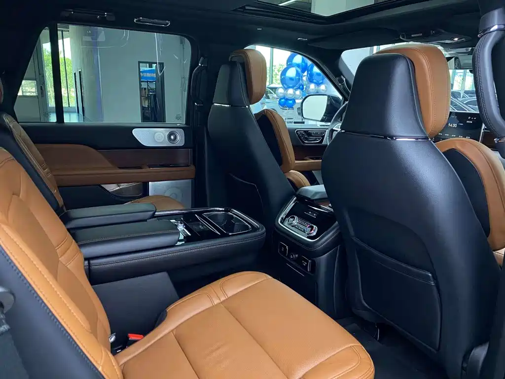 Lincoln Navigator — миниатюра 32
