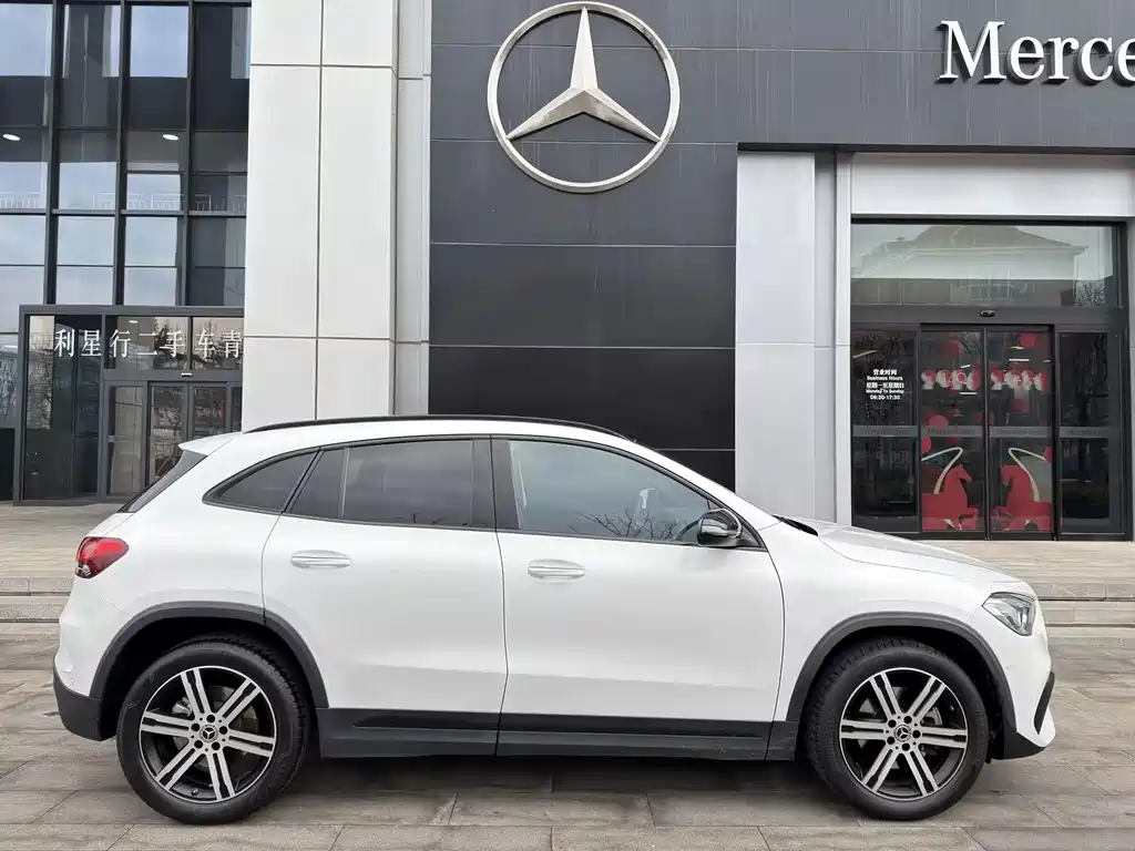 MERCEDES-BENZ GLA