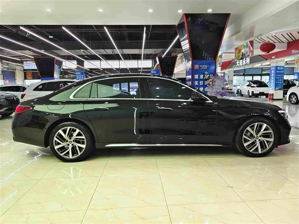 Mercedes-Benz E-Class — миниатюра 17