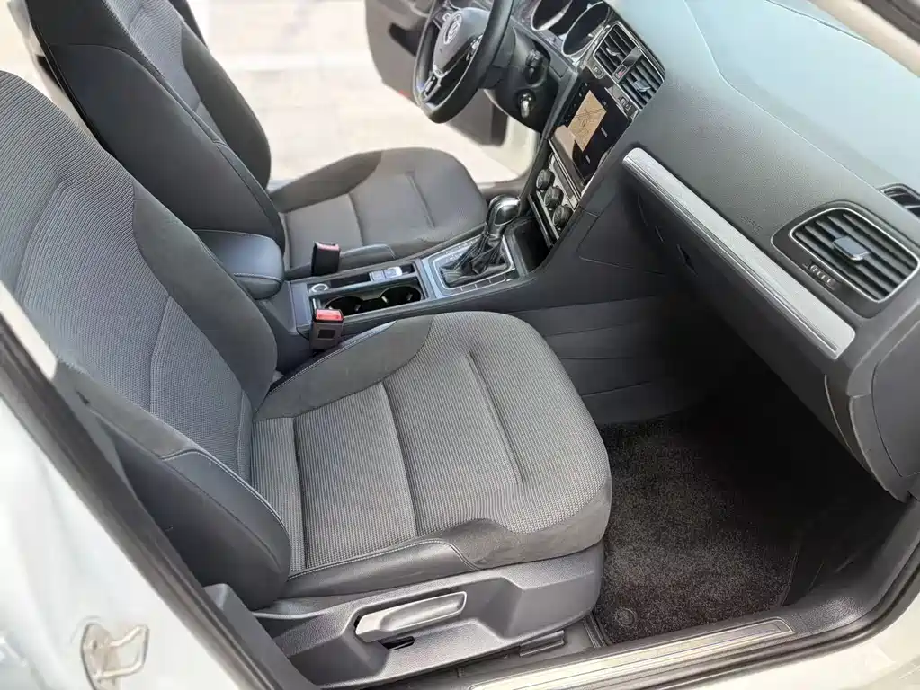 Volkswagen Golf EV — миниатюра 12