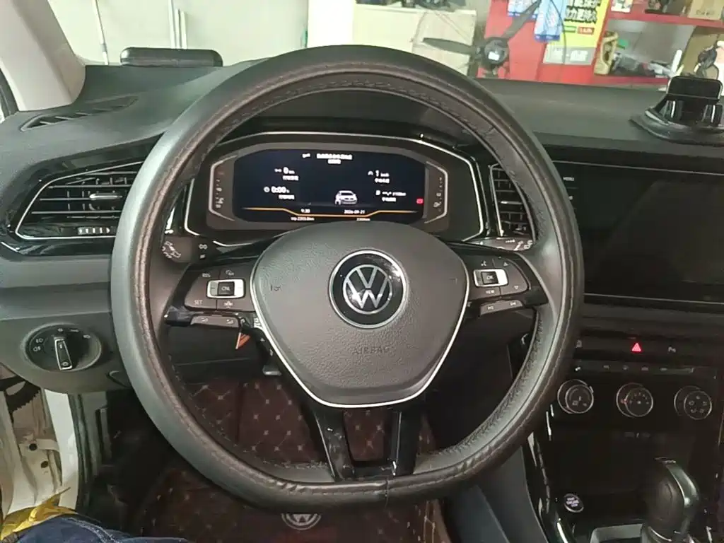 Volkswagen T-Roc — миниатюра 11