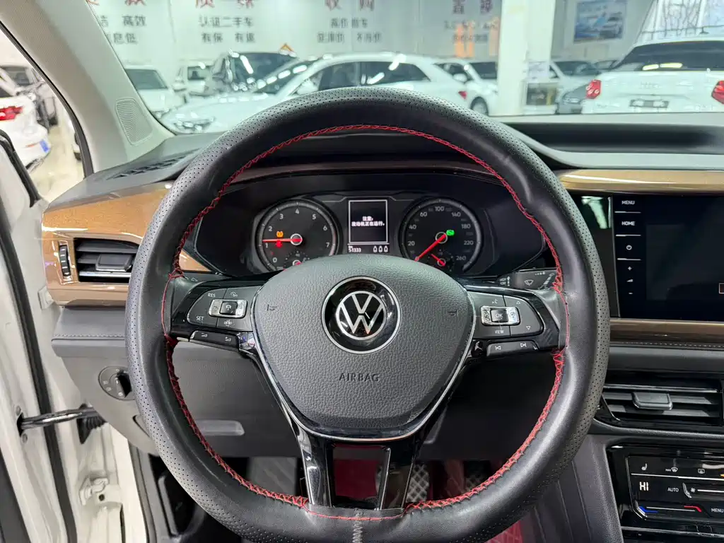 VOLKSWAGEN TUYUE