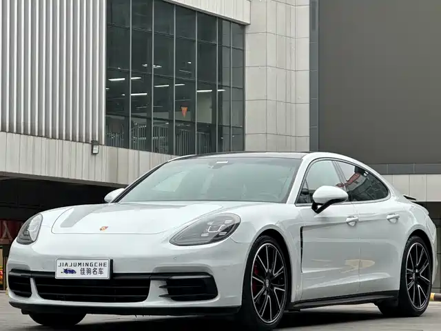 PORSCHE PANAMERA 2018