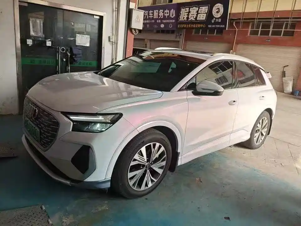Audi Q4 e-tron 2024
